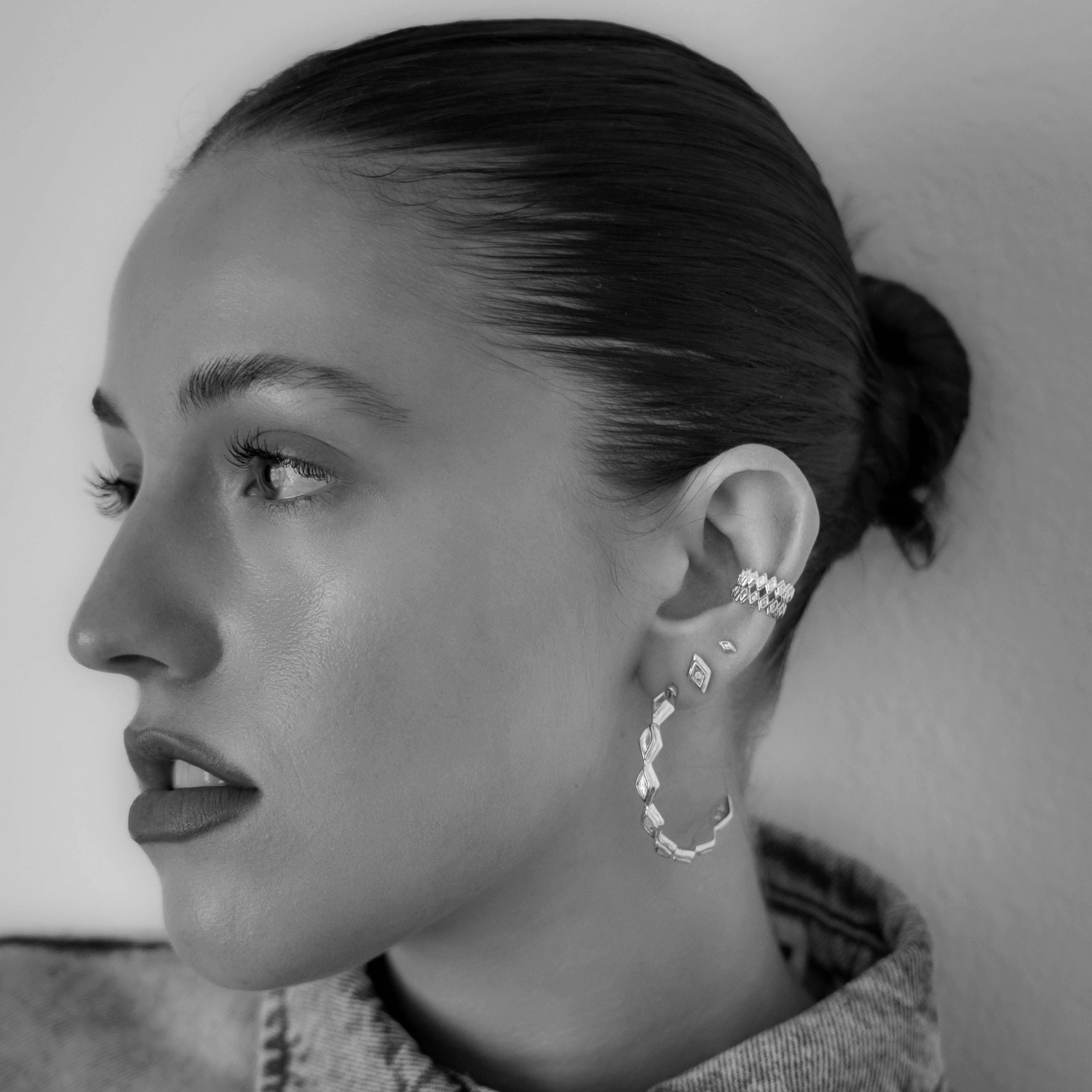 elana hoops