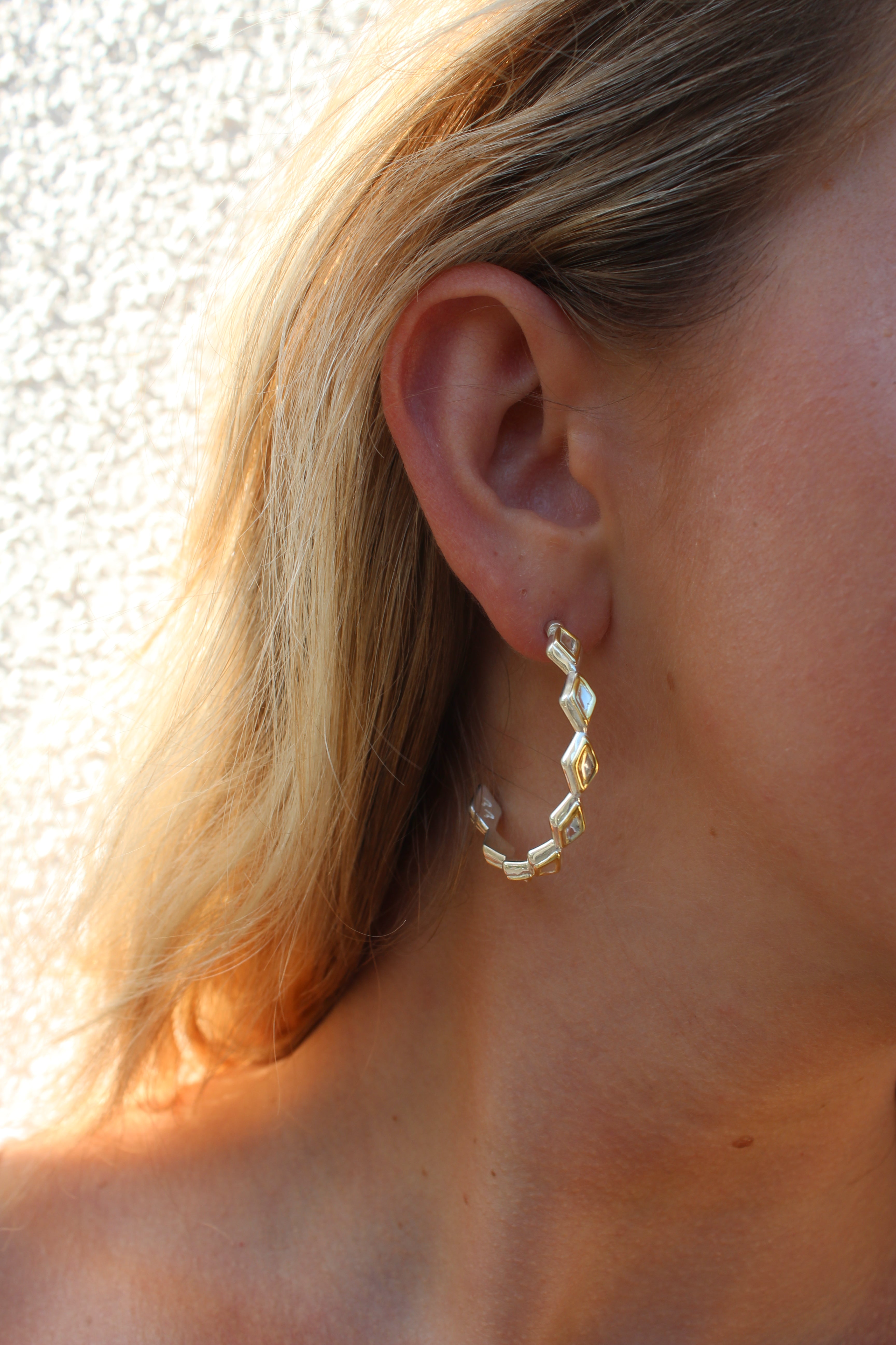 elana hoops