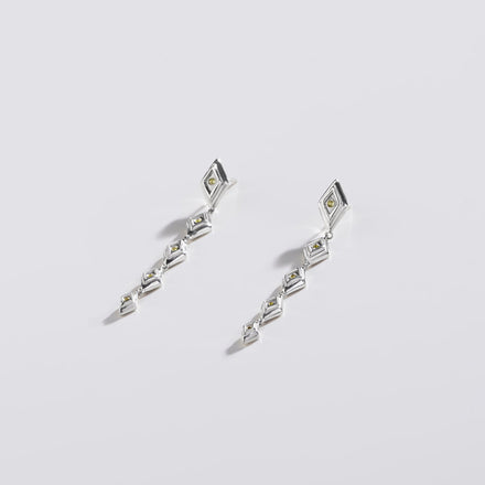 CLASSIC DROP EARRINGS / PERIDOT - rraine